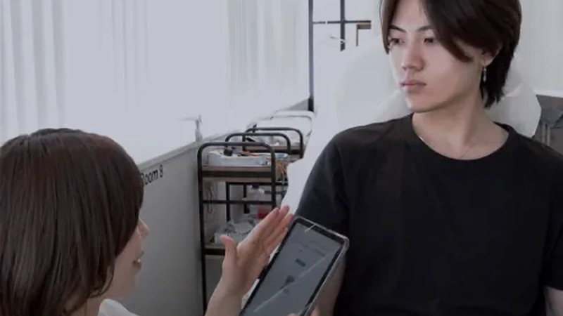 chocobariのカウンセリング風景 タブレットで施術のご説明をします